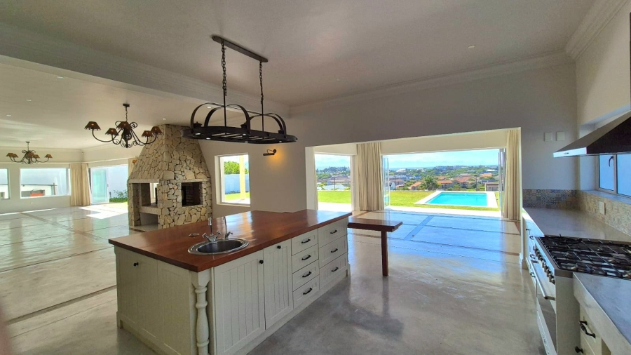 7 Bedroom Property for Sale in Whale Rock Western Cape